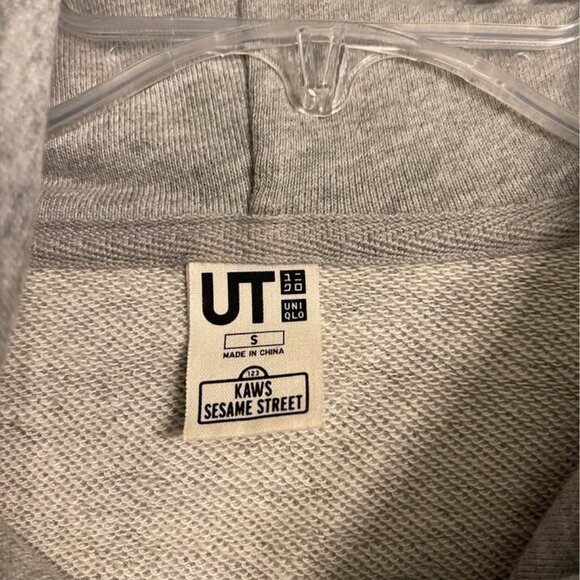 Kaws UNIQLO Sesame Street Extremely RARE Women’s hoodie size Small, Like New - Picture 2 of 4